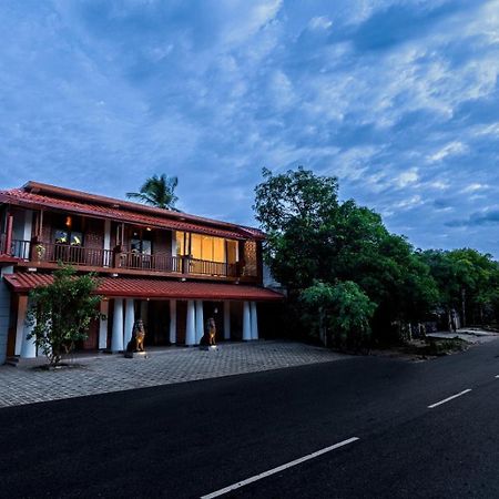 Golden Stars Hotel Dambulla Exteriör bild