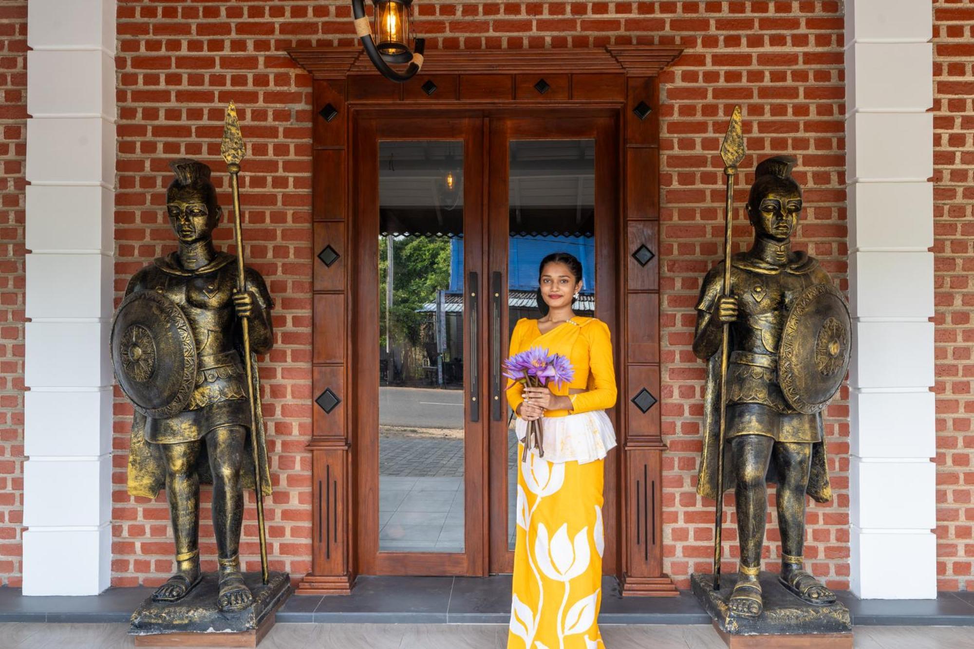 Golden Stars Hotel Dambulla Exteriör bild