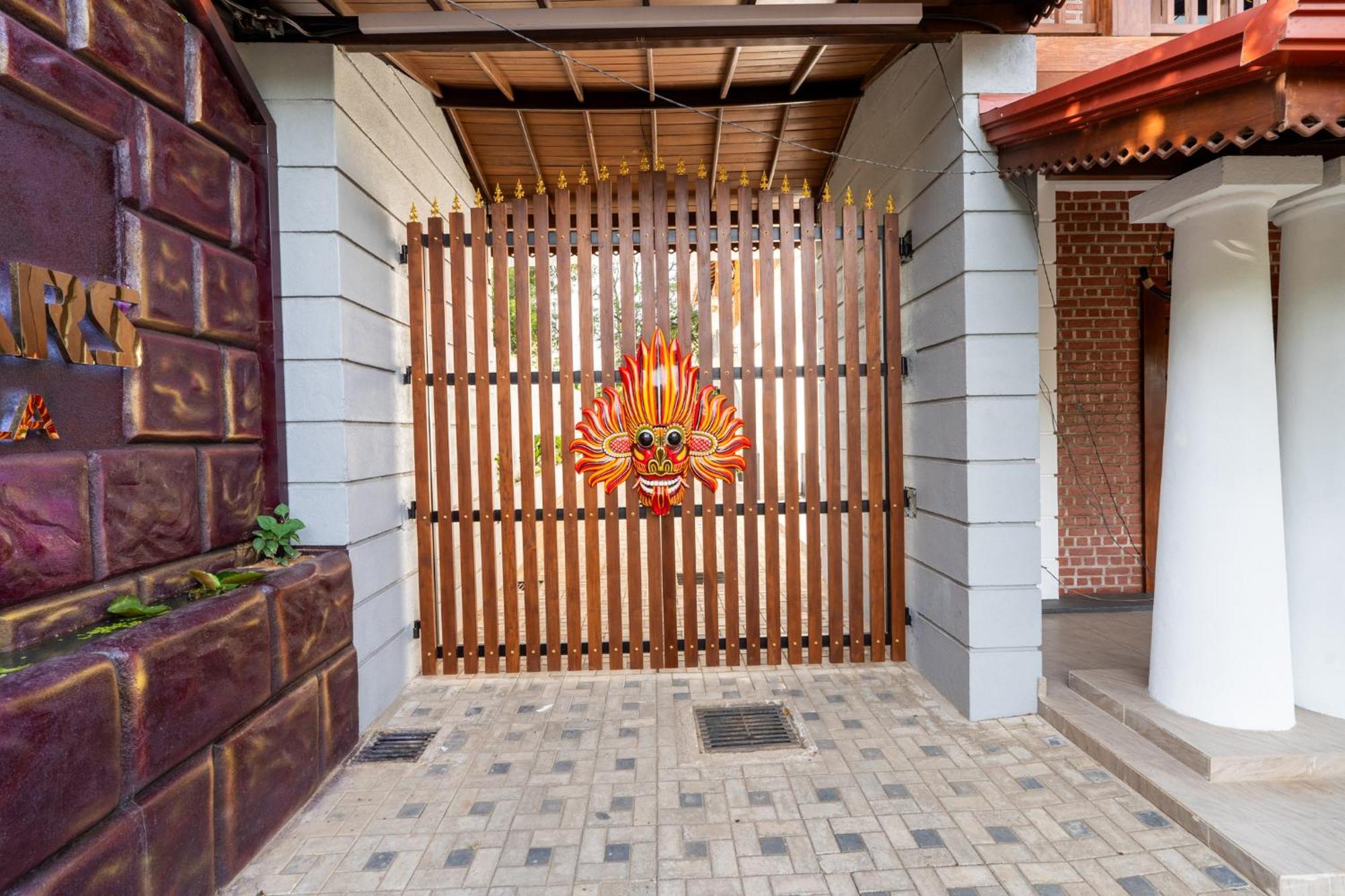 Golden Stars Hotel Dambulla Exteriör bild