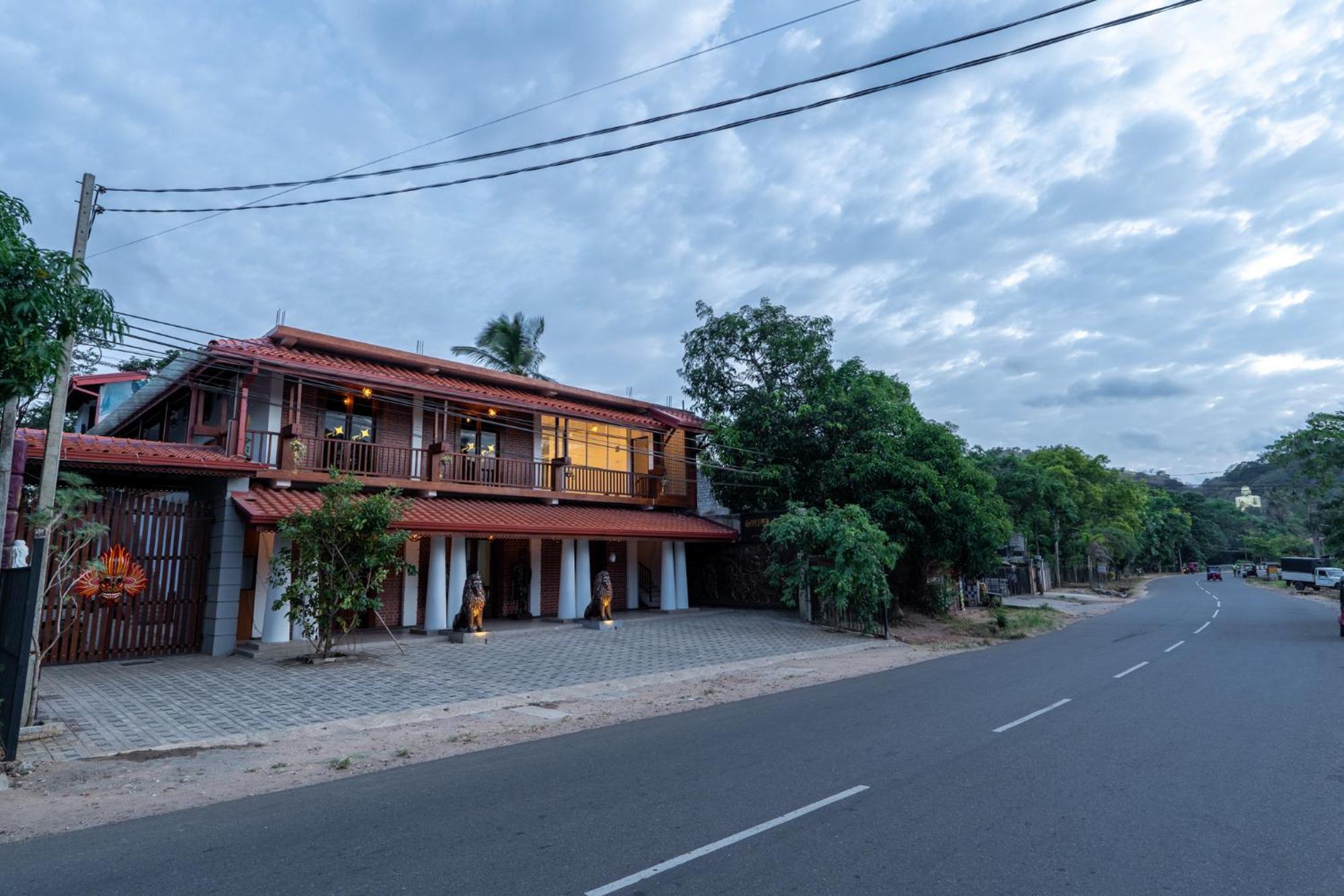 Golden Stars Hotel Dambulla Exteriör bild