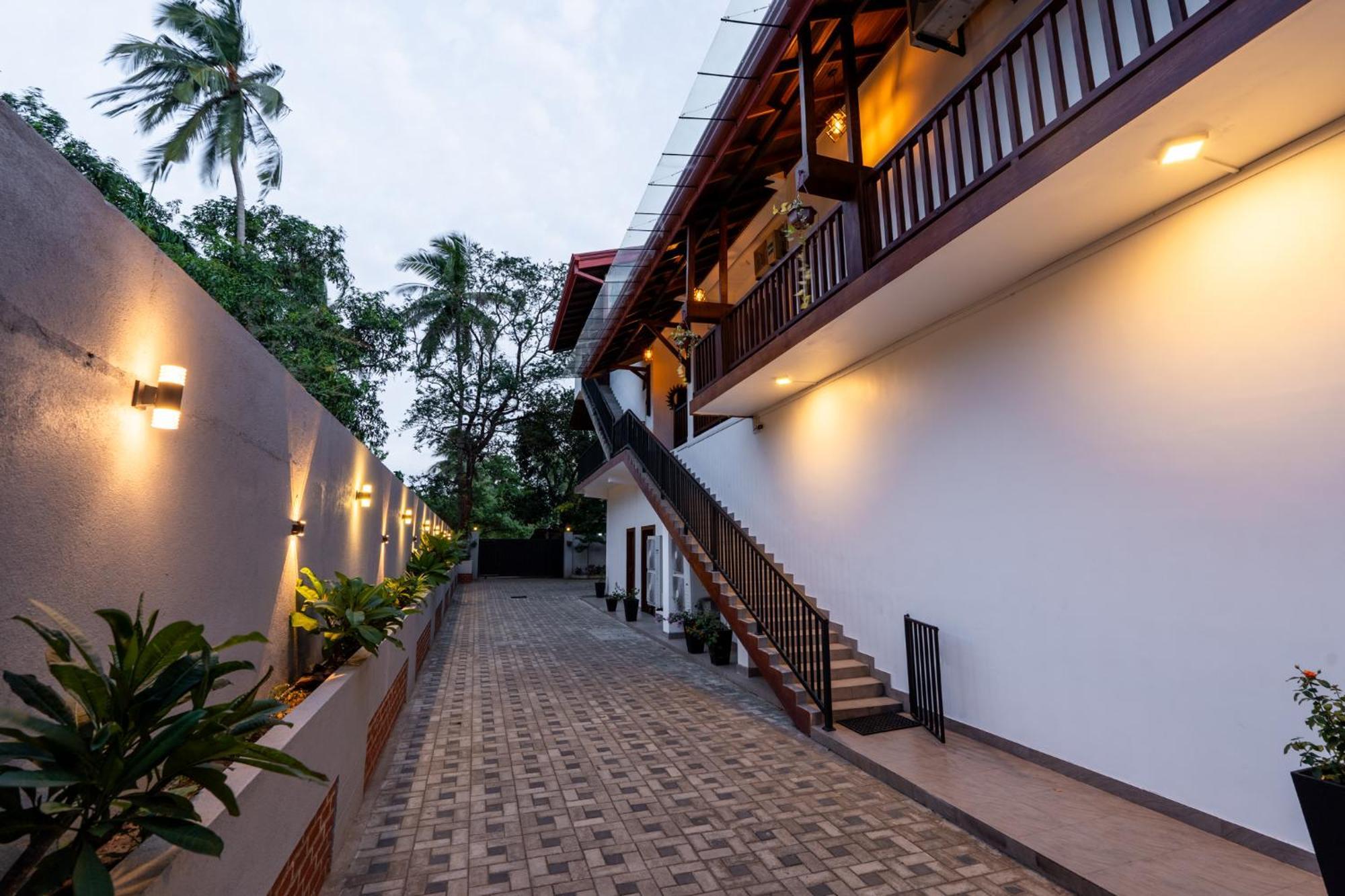 Golden Stars Hotel Dambulla Exteriör bild