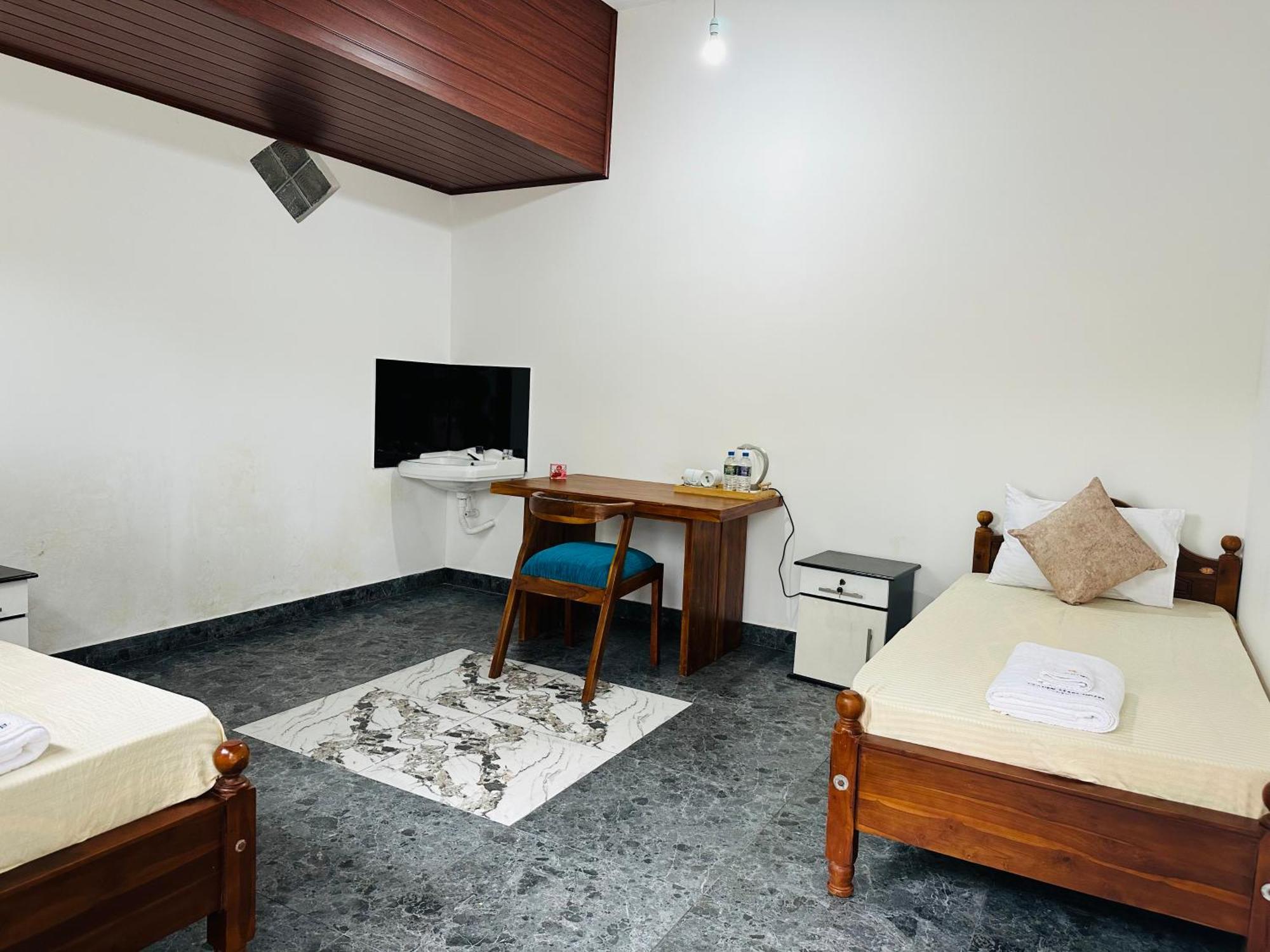 Golden Stars Hotel Dambulla Exteriör bild